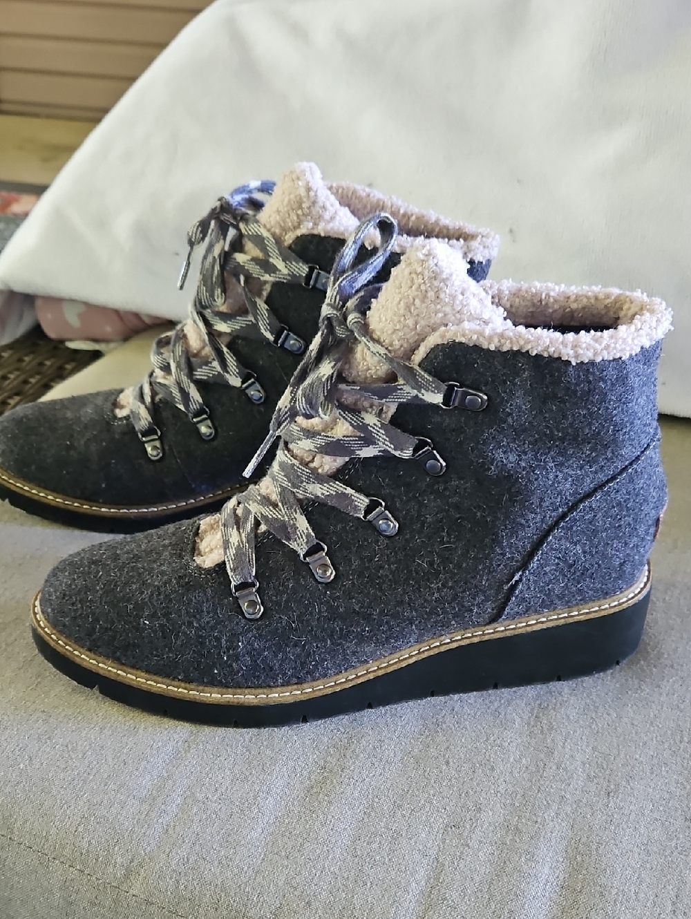 Dr Scholls Cozy Women's Gray Wool-Look Ankle Boots with Sherpa Trim 9.5M